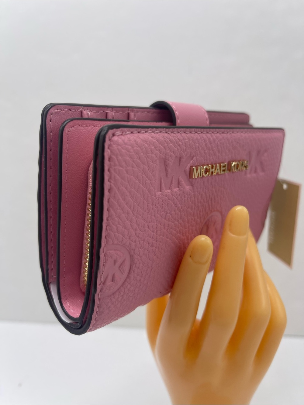 MICHAEL KORS Jet Set Travel Md Zip CoinLogo Debossed Bifold Wallet
Carnation
NWT - Picture 6 of 16